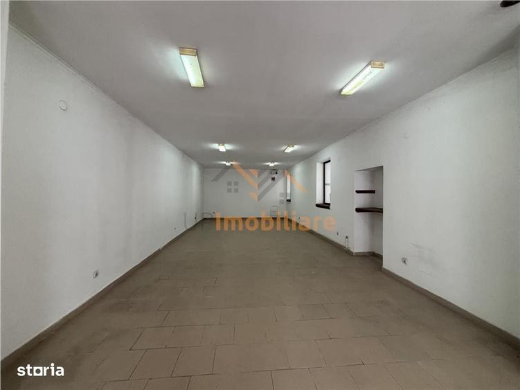 Spațiu comercial, de 320 mp, în Groși