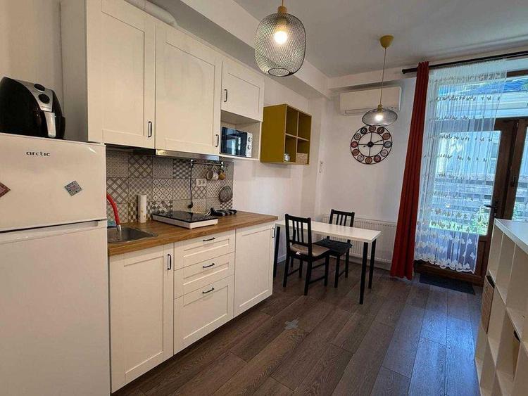Apartament cu 2 camere decomandat în Centru Civic