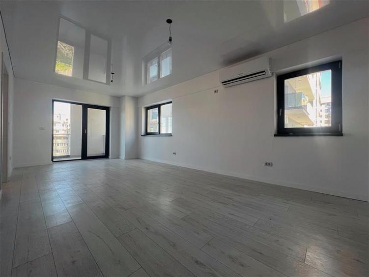Apartament cu 3 camere semidecomandat în Aeroport