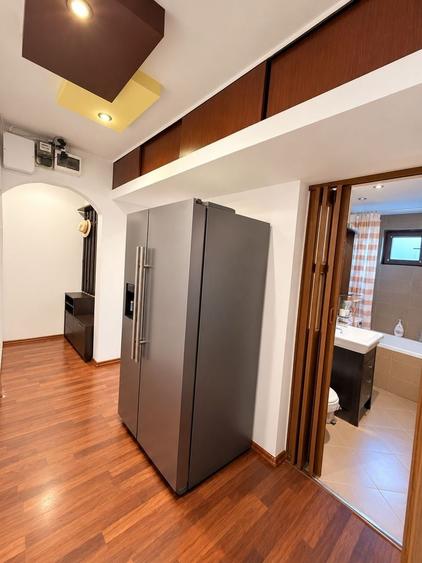 Apartament cu 3 camere semidecomandat în Complex Studențesc