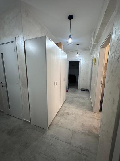 Apartament cu 3 camere decomandat în Drumul Taberei