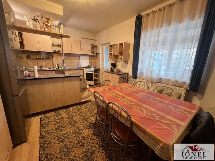 Casă individuală cu 5 camere cu Canalizare în Central