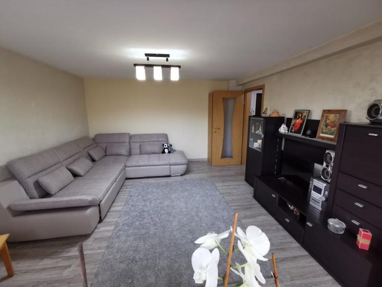 Apartament cu 2 camere decomandat, mobilat în Păcii