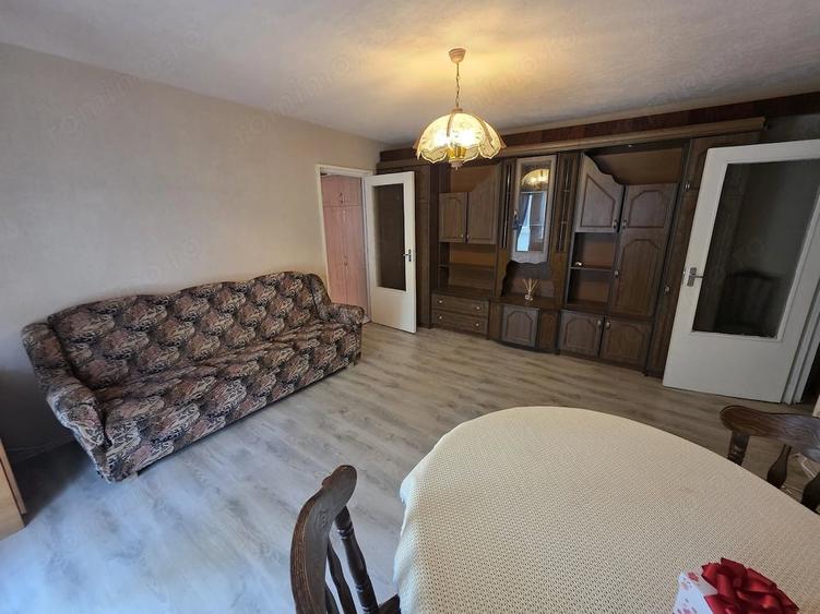 Apartament cu 2 camere semidecomandat în Girocului