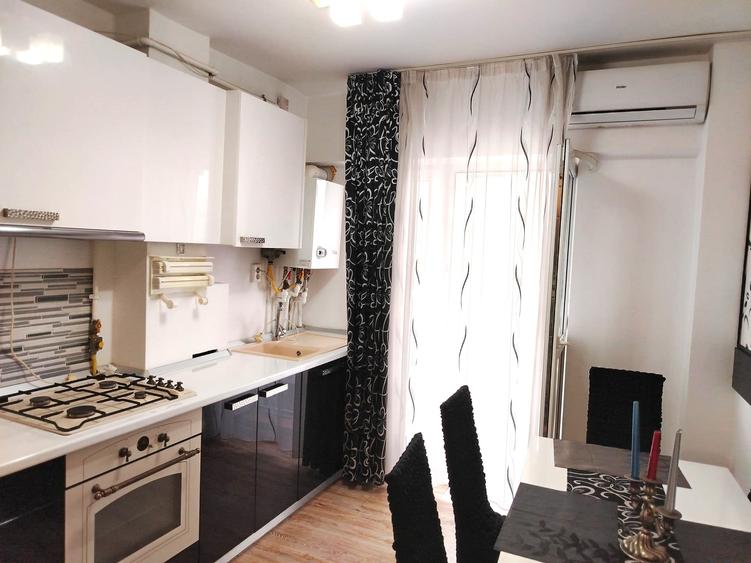 Apartament cu 2 camere decomandat în Central