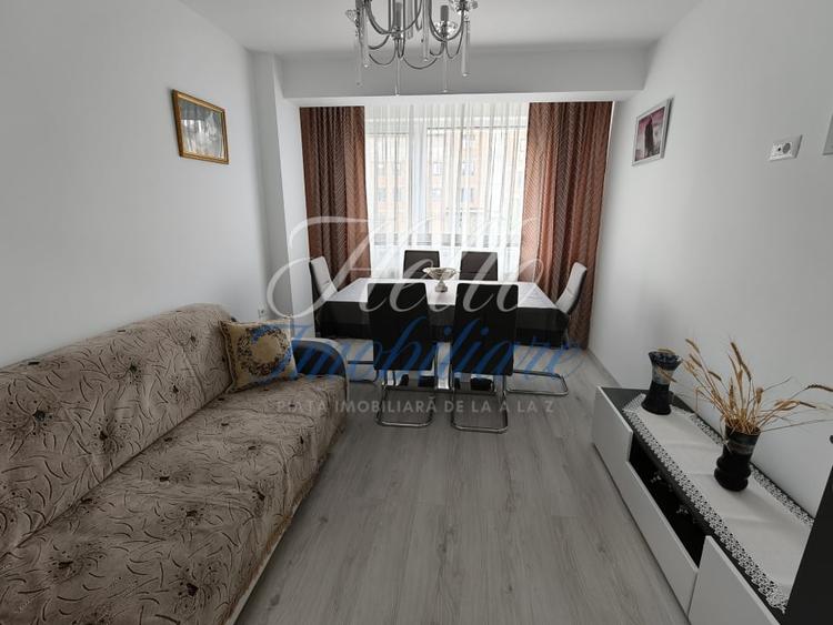 Apartament cu 3 camere decomandat, mobilat în Florești