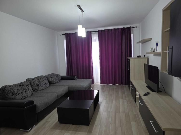 Apartament cu 3 camere decomandat în Frații Golești