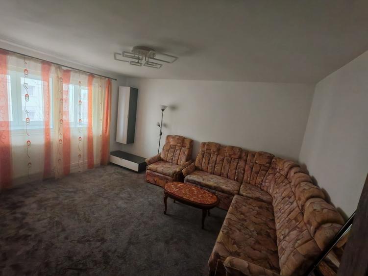 Apartament cu 3 camere decomandat în Paltin