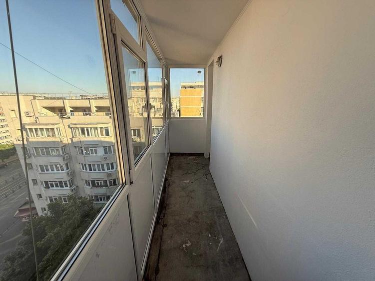 Apartament cu 3 camere semidecomandat, mobilat în Iancului