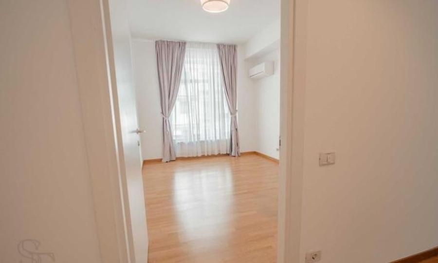 Apartament cu 4 camere decomandat, mobilat în Lacul Tei