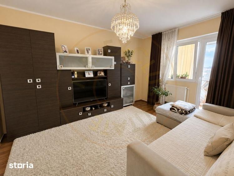 Apartament cu 3 camere semidecomandat, mobilat în Micro 15