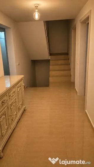 Casă cu 4 camere în Mioarele
