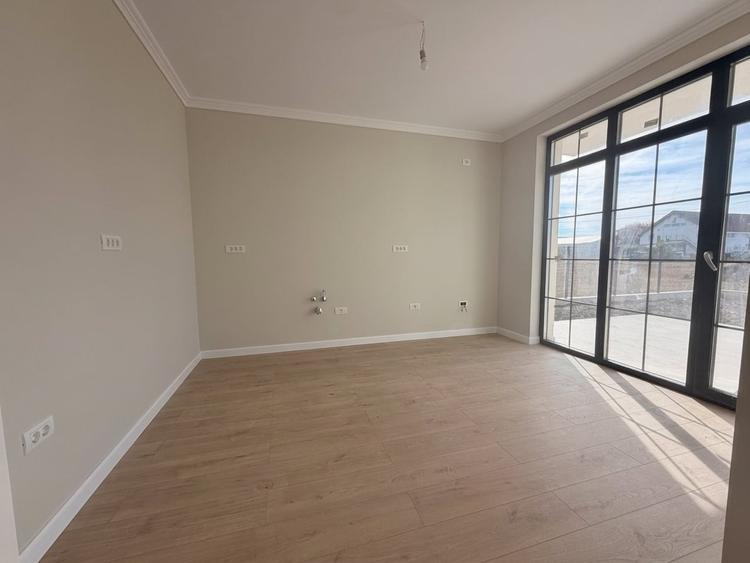 Duplex cu 5 camere cu Canalizare în Dumbrăvița