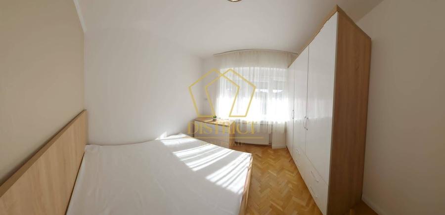 Apartament cu 3 camere semidecomandat, mobilat în Complex Studențesc