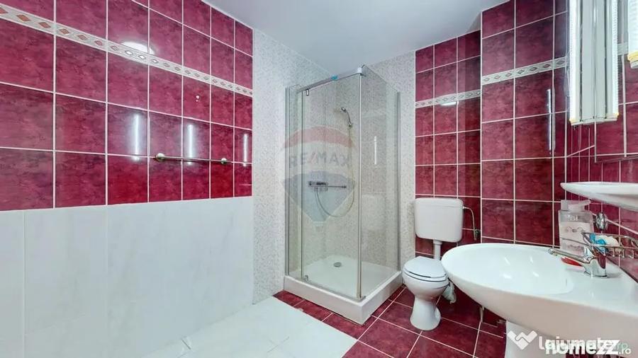 Casă cu 10 camere cu Teren 710 Mp în Central
