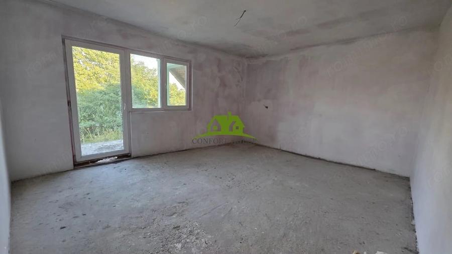Casă cu Teren 3600 Mp în Slăvitești