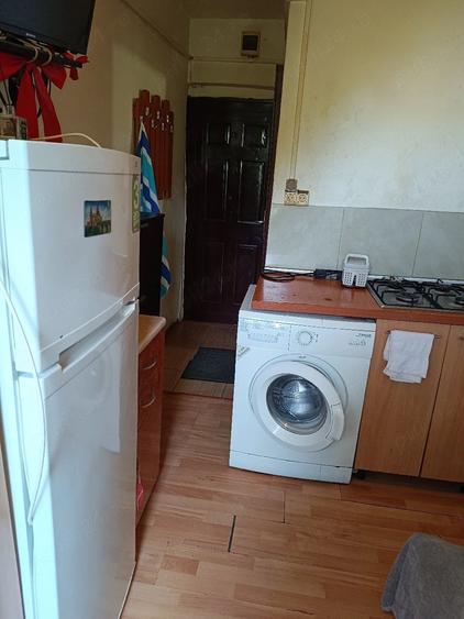 Garsonieră decomandată în Girocului