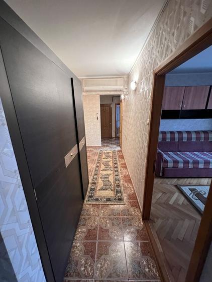 Apartament cu 3 camere decomandat, mobilat în Casa de Cultură