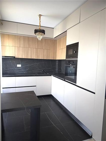 Apartament cu 3 camere semidecomandat, mobilat în Sisești