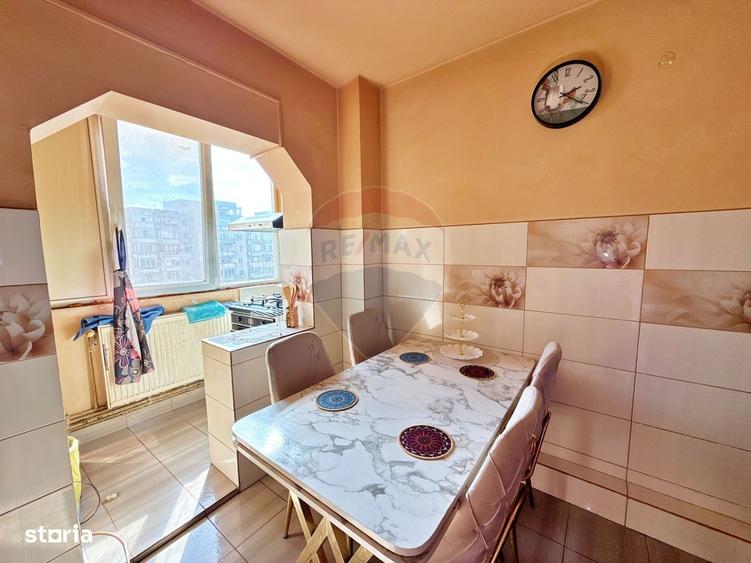 Apartament cu 3 camere semidecomandat, mobilat în Aurel Vlaicu