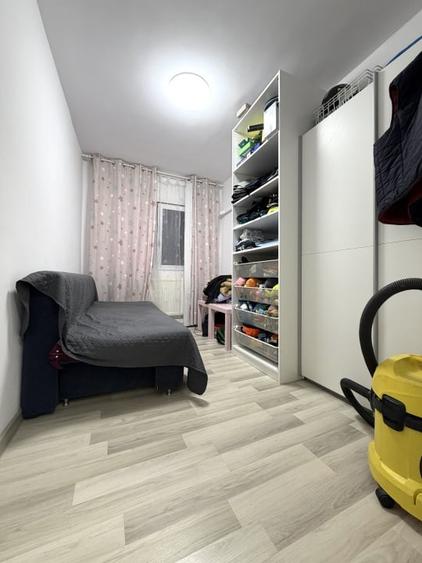 Apartament de 80 mp utili, la etajul 3, cu 4 camere si 2 balcoane- Lipovei - 8