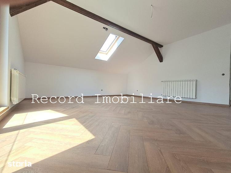 Casă cu 6 camere cu Teren 227 Mp în Gruia