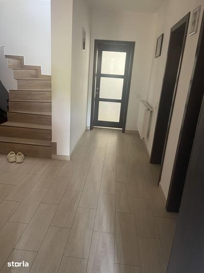 Casă cu 4 camere cu Teren 300 Mp în Central