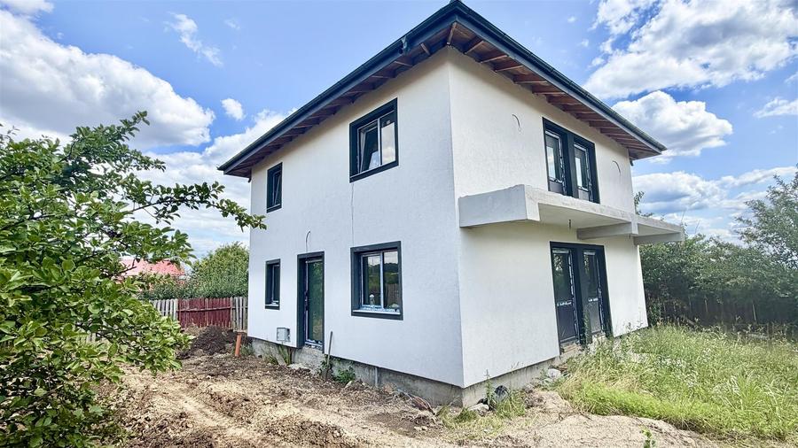 Casă cu 4 camere cu Teren 450 Mp în Aroneanu