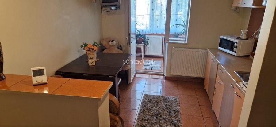 Apartament 2 camere, km 5, decomandat, etaj 3