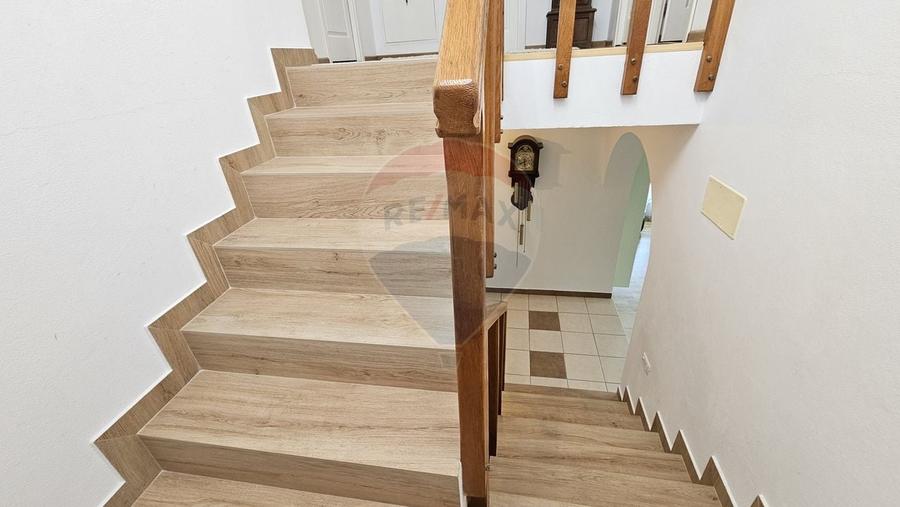 Casă individuală cu 6 camere cu Teren 3614 Mp în Liteni (Moara)