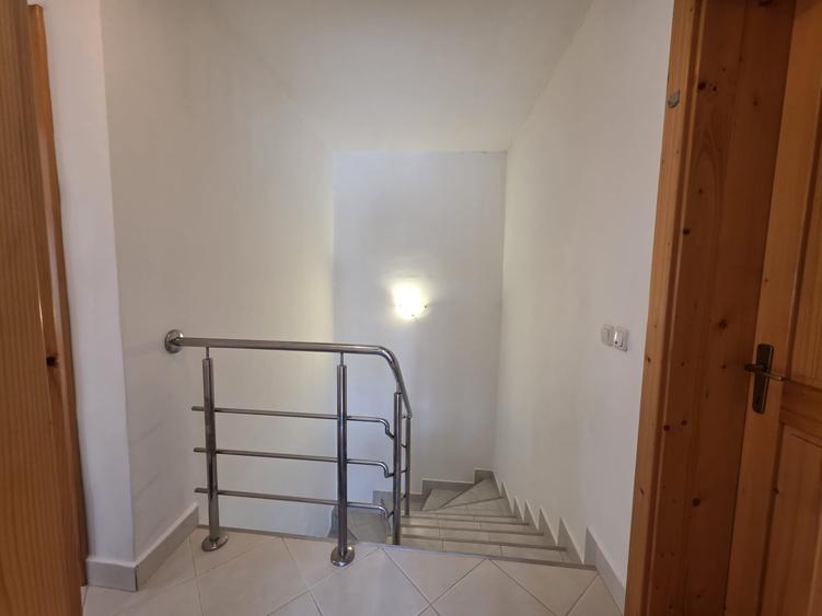 Duplex cu 4 camere cu Canalizare în Florești