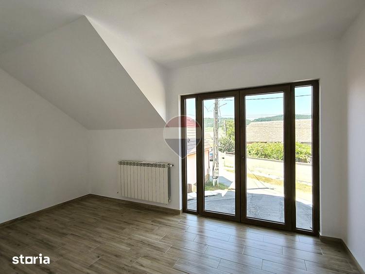 Casă cu 4 camere cu Teren 401 Mp în Hoghilag
