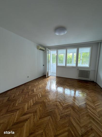 Garsonieră decomandată în Pajura