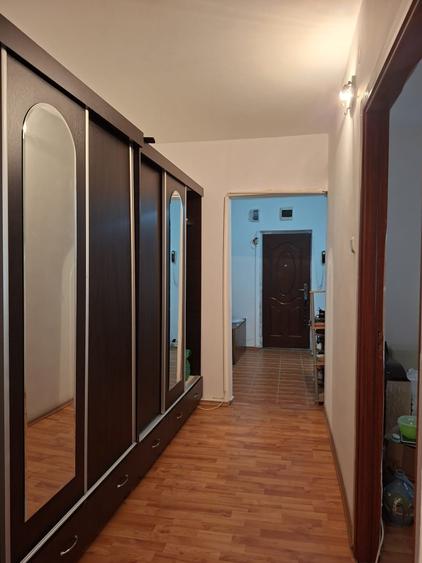 Apartament cu 3 camere decomandat în Dristor