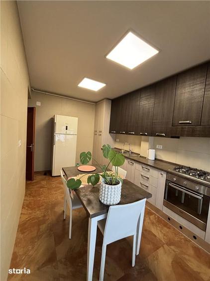 Apartament cu 3 camere, mobilat în Unirii