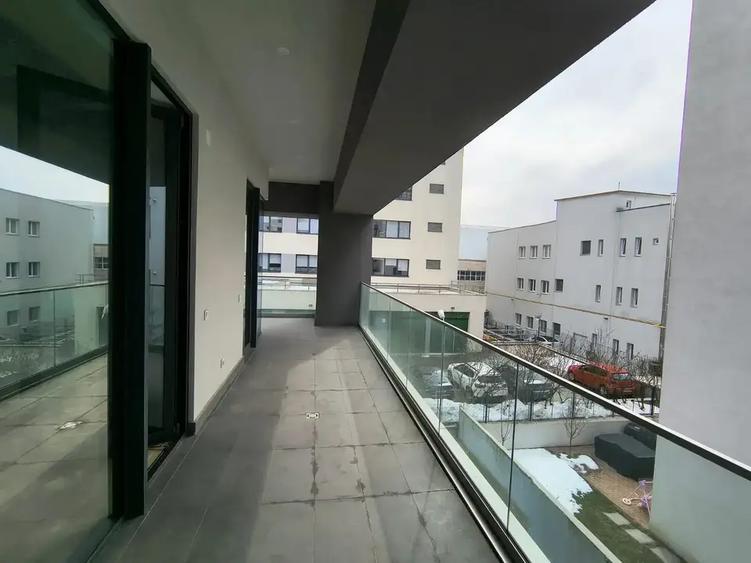 Apartament cu 3 camere decomandat în Aviației