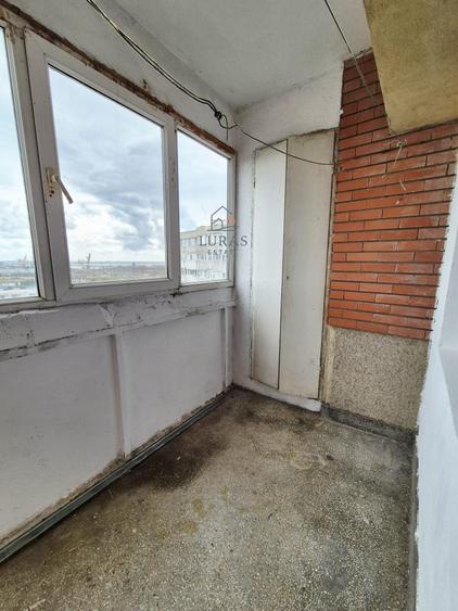 Apartament cu 4 camere decomandat în Poarta 6