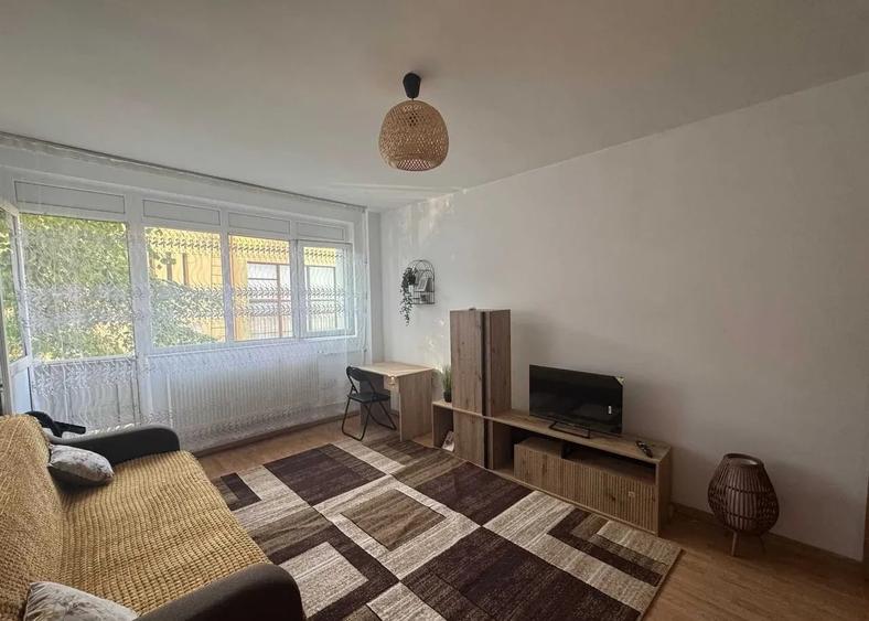 Garsonieră decomandată în Podu Roș