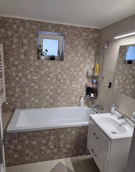 Apartament cu 3 camere decomandat, mobilat în Sebastian