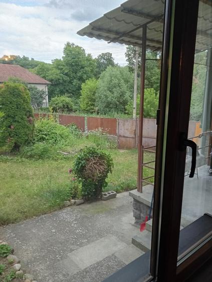 Casă cu 3 camere decomandat în Florești