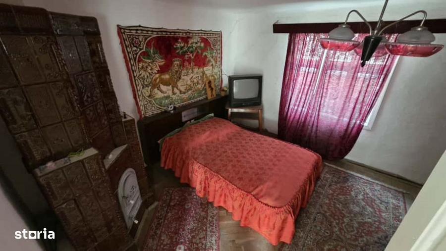 Casă cu 4 camere semidecomandat în Gologanu