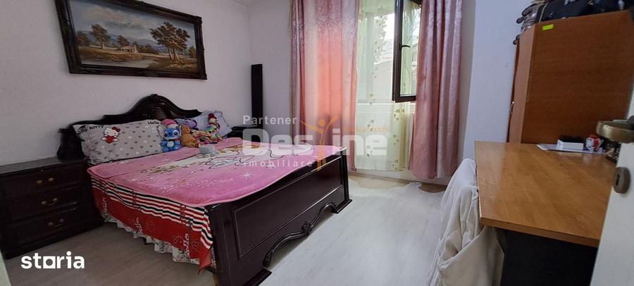 Casă cu 8 camere cu Teren 300 Mp în Lunca Cetățuii