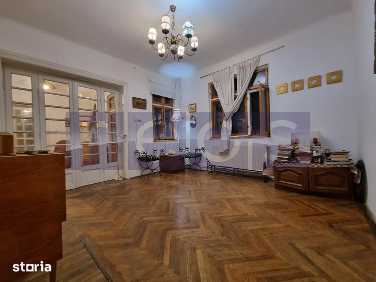 Casă cu 9 camere semidecomandat cu Teren 260 Mp în Timpuri Noi