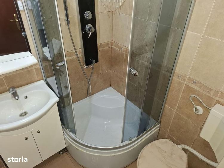 Apartament cu 4 camere în Triaj
