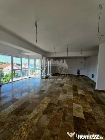 Apartament cu 4 camere decomandat în Faleza Nord