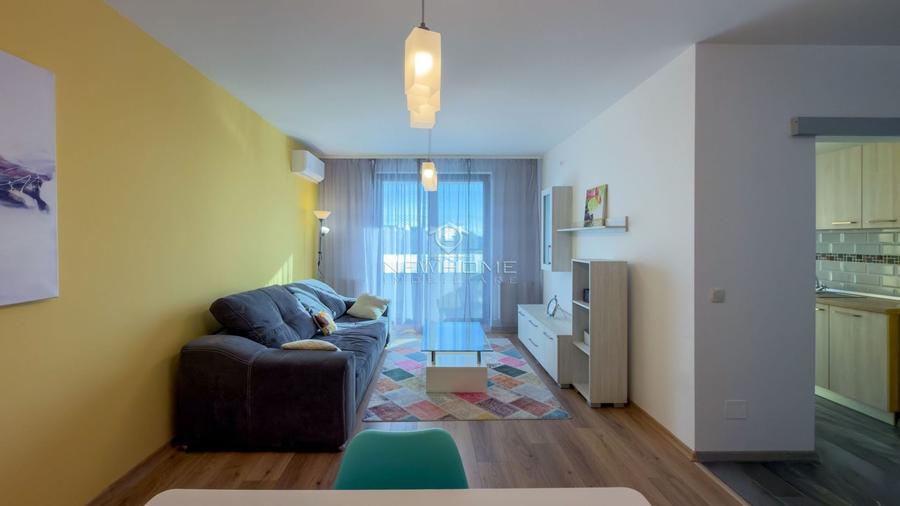 Apartament cu 2 camere semidecomandat, mobilat în Între Lacuri
