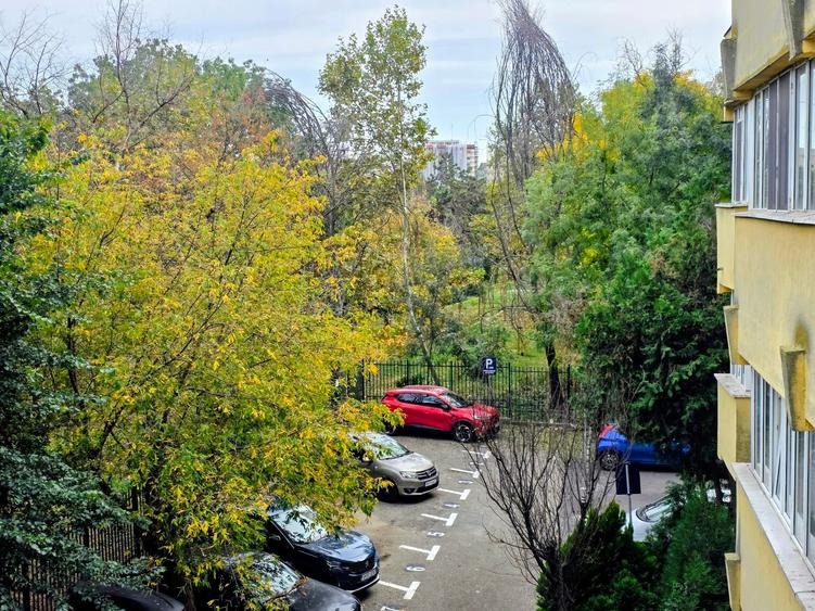 Apartament cu 4 camere decomandat în Doamna Ghica