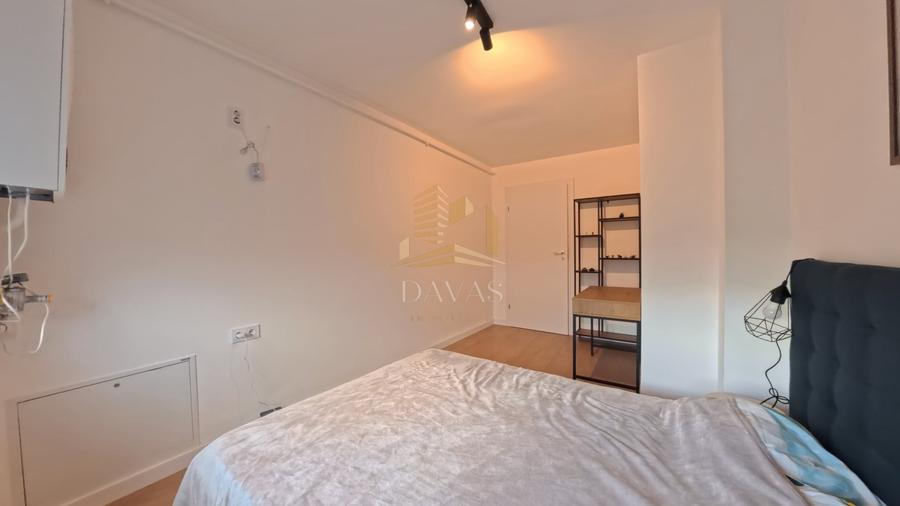 Apartament cu 3 camere semidecomandat, mobilat în Sopor
