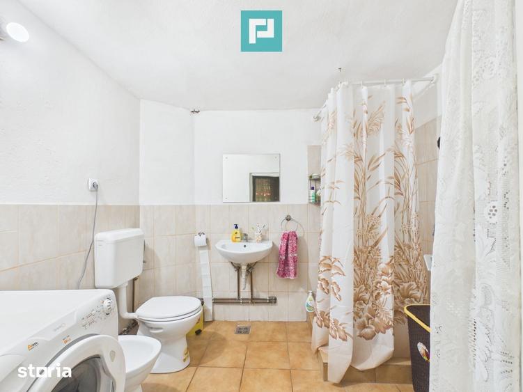 Casă cu 10 camere cu Teren 503 Mp în Central