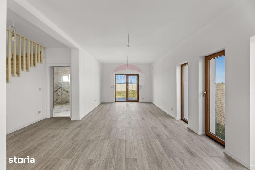 Casă cu 4 camere cu Teren 400 Mp în Vladimirescu